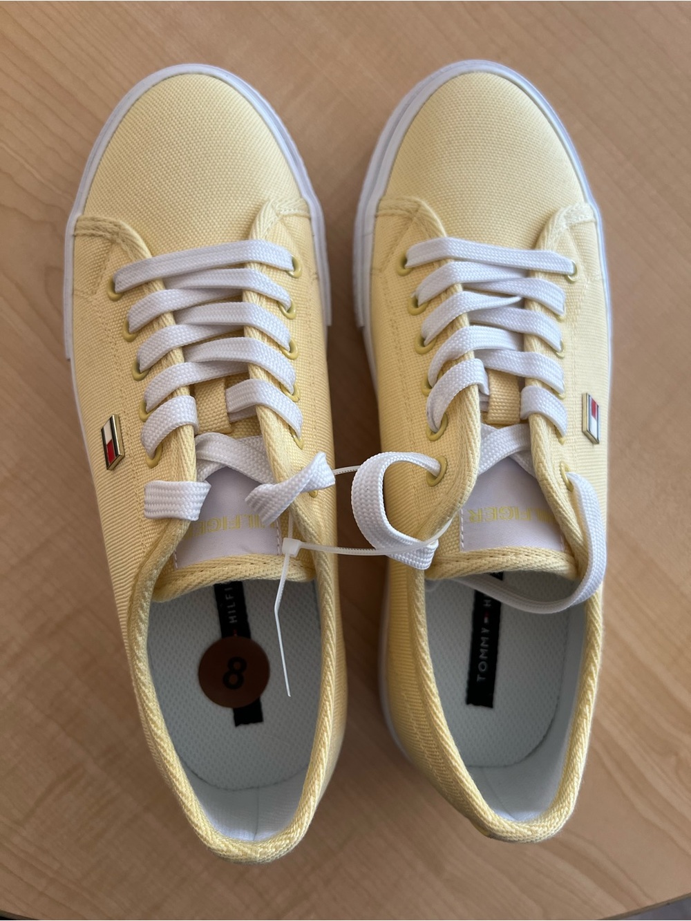 Women’s Tommy Hilfiger yellow Canvas size 8 Sneakers